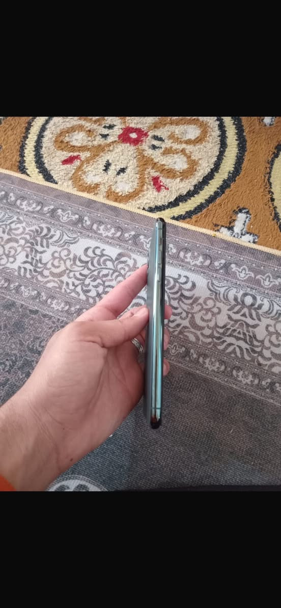 السلام عليكم 
تليفون 11 برو ماكس بطاريه  91 ذاكره 256. نضيف كلش 
الاتصال   ***********
