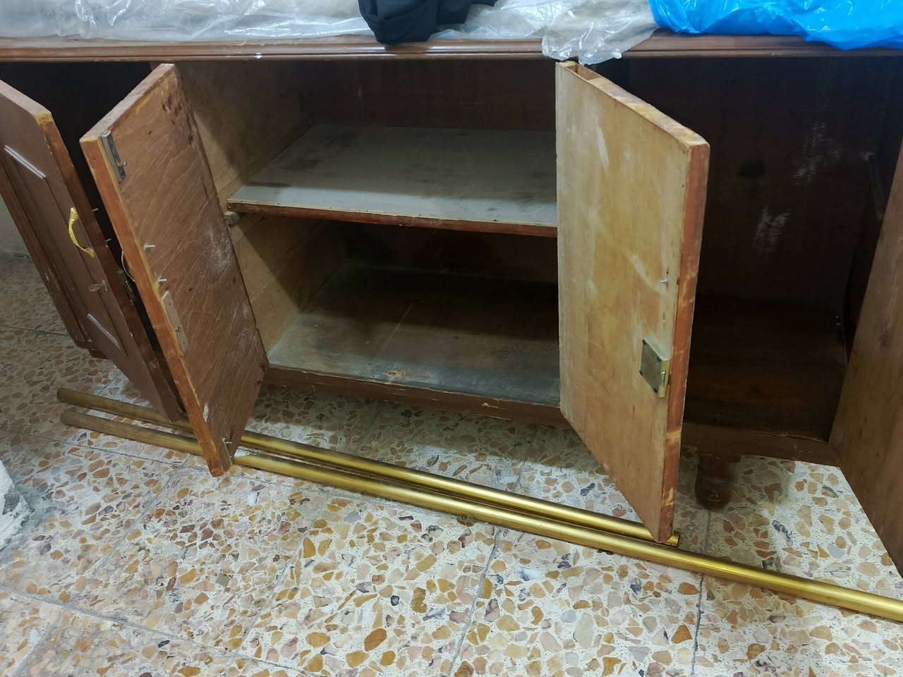 سلام عليكم بوفيه ملابس بسعر مناسب العنوان -بغداد-مدينه الصدر- التواصل فقط على الواتساب :***********
