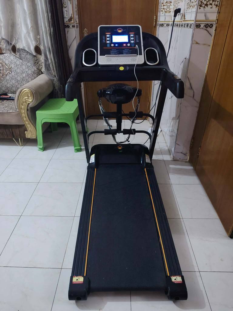 جهاز جري نظيف جدا 
مواصفات راقيه ويحتوي على هزاز تدليك
التواصل خاص او الاتصال بالرقم ***********
