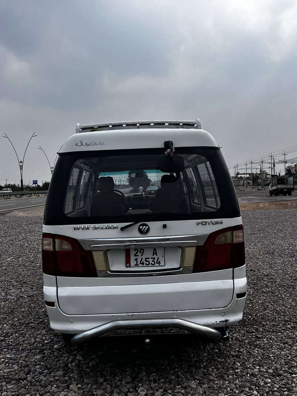 السلام عليكم.  فتون  موديل 2015  
رقم واسط بسمي تحويل ثاني يوم 
سياره كير اكسن محرك جديد.  شرط 
كهربائية شغال من طول لطول 
تخم تاير جديد.  سياره حلوه بيها مكانات صبغ بدون ضربه .  
السعر 85 وبيها مجال قليل 
مكاني البصره الزبير.  
استفسار عل الرقم ***********
