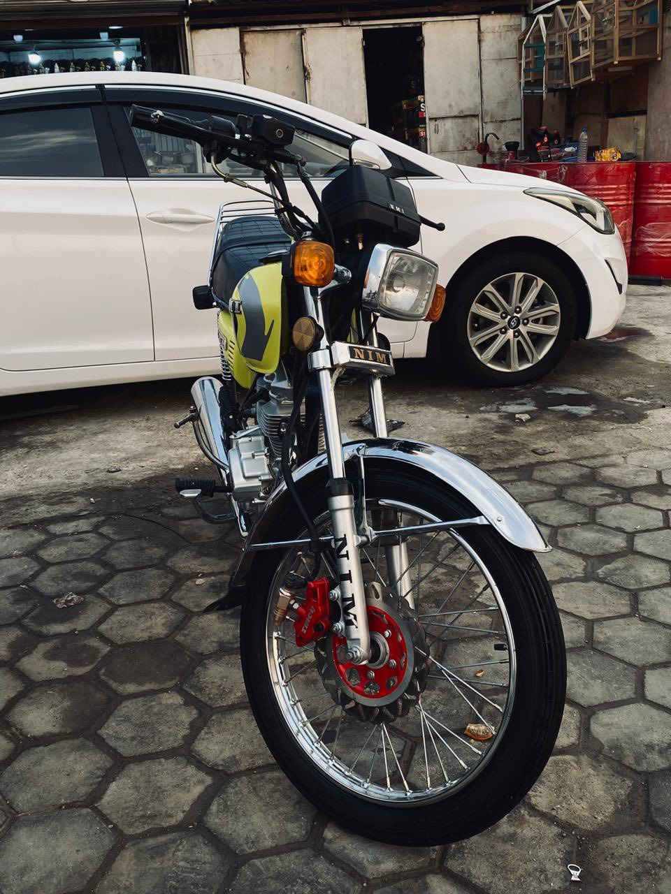 السلام عليكم 
شباب دراجه للبيع موديل 23 مكفوله كفاله عامه دراجة سنويه باقي على استلام الوحات رقم واسط دراجه جديده بمعنى الكلمة للاستفسار: ***********
