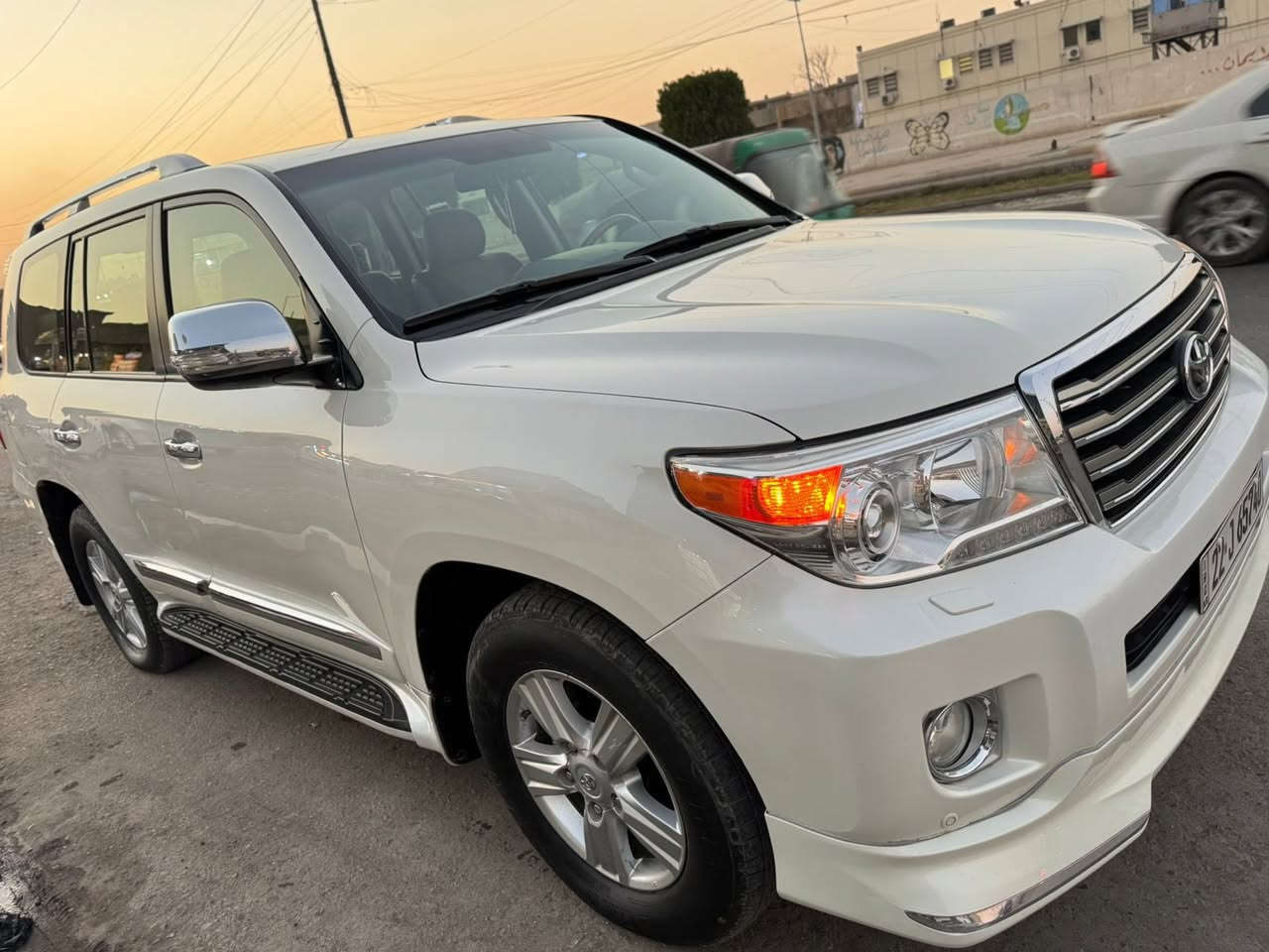 السلام عليكم
مكلف بالنشر 
للبيع لاندكروز موديل ٢٠١٥ مكينة 4000. ستة سلندر 
رقم اربيل بأسمي هزة وفحص وسنوية جديدة السيارة ساز معروفة مواصفاتها ميحتاج اذكرهن ماشية ١٣٠ الف حقيقي وين ميعجبك افحصها جاهزة من كل النواحي بيها بارد بالباب الخلف الصدر والهلال 
العنوان بغداد الشعب 
السعر 42000 اربع شدات وعشرين 
رقم الهاتف ‭٠٧٧٧ ٣٤٢ ٩٦١٦‬
