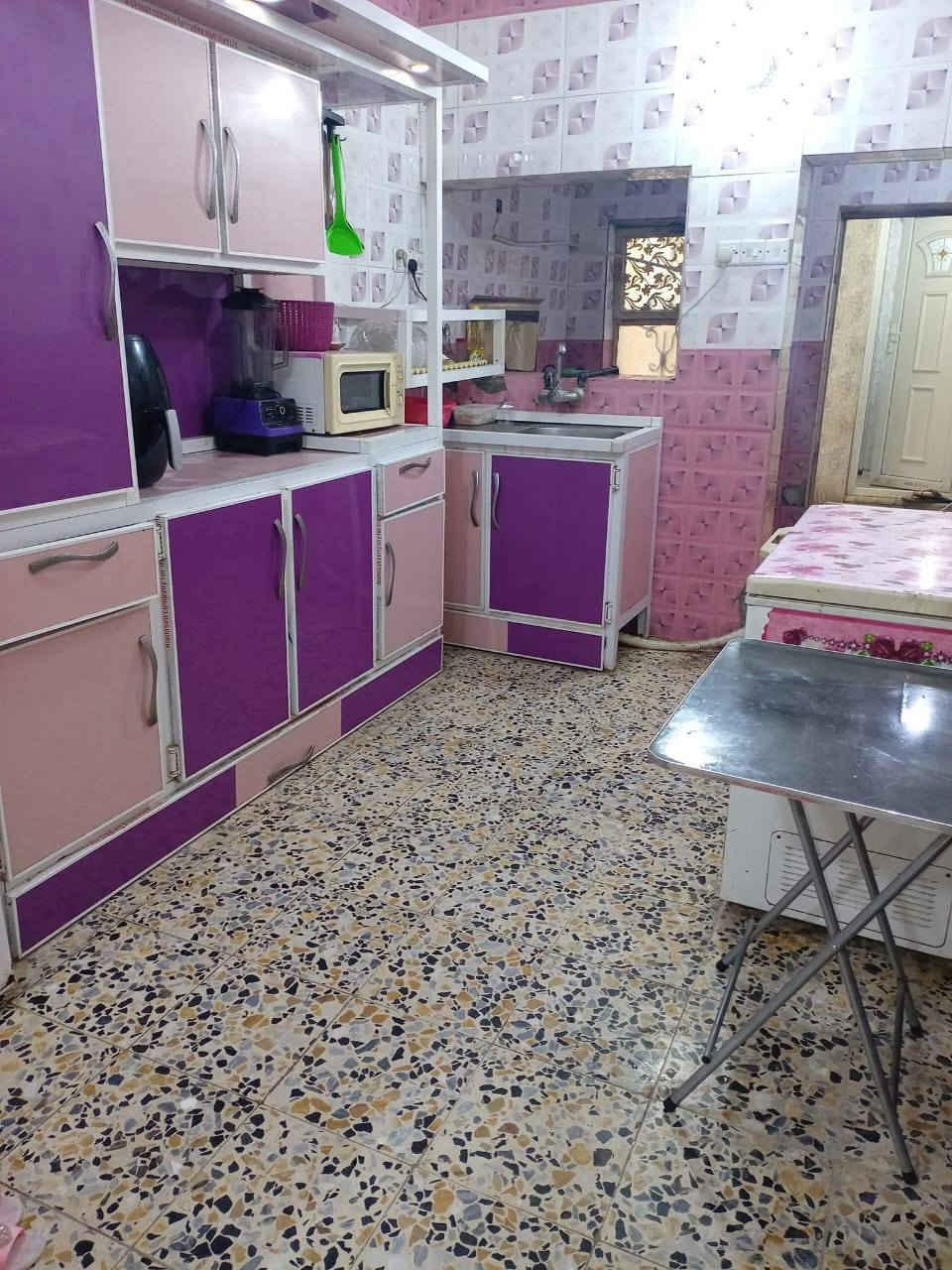 السلام عليكم 
الدار للبيع  المساحه ١١٠ منطقه الالف. خلف القاعه الذهبيه  قرب حسينيه الزهراء 
البيت متكون من ٣ غرف نوم  صاله.   مطبخ  ٢حمام   حولي كبير.   حولي صغير  هول  
السعر  على الخاص او اتصال 
 ***********
 ***********
