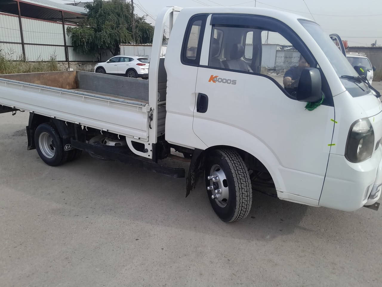 فحل موديل ١٦   رقم بغداد محرك مفتوح ٤٠٠٠   السياره جاهزة تخم تاير السعر ١٣٠ وبيها مجال بصيط ***********
