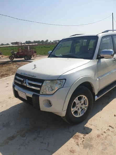 السلام عليكم باجيرو 2008بيع او مراوس سوناته او النتره  نص فول سياره حلوه مال جني ماعايزها كلشي تراي خير من الله تبريد شاشه كامري دواره تايرات باتري كله جديد بيها بابين السائق والورا رش فقط بدون قطره معجون سعر 115 وبيها شويه مجال ***********
