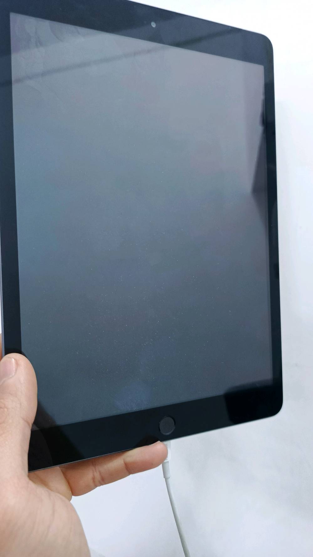 ايباد 7 ذاكرة 32 ايباد كلش مرتب ونضيف واستخدام قليل فقط للدراسة والحمد لله اتخرجت وماحتاجه بعد مستعجل على بيعه وبيه مجال قليل للطيبين عنواني ناصرية مركز