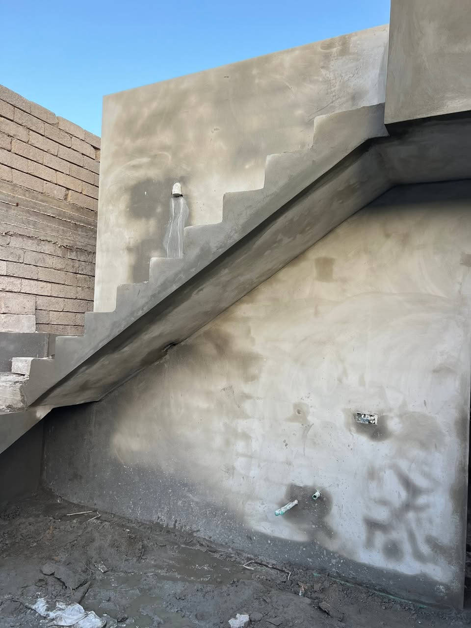 سلام عليكم لبخ درجه أولى عداله ونضافه مع سطار جص داخلي درجه أولى وبأنسب الأسعار
للاتصال: ***********
