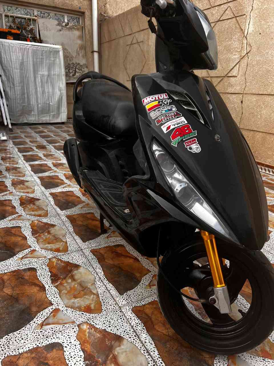 السلام عليكم دراجه مضلع للبيع دراجه بلاد ما مفتوحه دبلات كدام رياضي كهربائيّة كله شغاله دراجه خرسه ومعدل 120 لايتات السعر 750 وبيه مجال قليل رقمي *********** مكاني بصره ابو الخصيب
