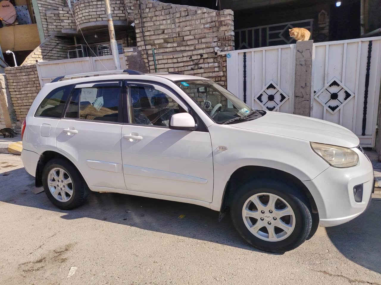 سلام عليكم تيكو موديل 2015 كير ميكانيكي المرغوب
محرك 2000 خير من الله 
ماشية 100 سيارة ممتعوبة مال بيت 
رقم بغداد انكليزي سنوية لحد 2030
منضومة زنون + كهربائيات كلهة شغالة + شاشة اندرويد + تبريد وتدفأة + كشنات هيتر + تحكم ستيرن كلة شغال و نضيف 
السونار موجود بيهة فقط جاملغ جهة السايق باقي كلة نضيف
 سعر السيارة 75 ورقة و بيهة مجال بسيط
مكانة السيارة بغداد الزعفرانية أربع شوارع ***********
