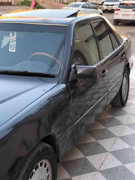 السلام عليكم
مارسدس دب للبيع 
السياره داخلها نضيف وجاهز 
المحرك بداية صرف 
فتحه سلايت بلسقف 
أريل خلفي كهربائي 
رقم نينوى جديد 
السعر 38 وبيها مجال بسيط 
للتواصل ( *********** )
