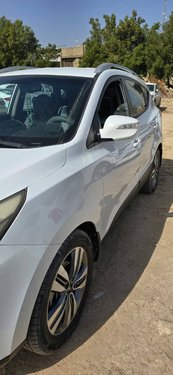 السلام عليكم
للبيع توسان موديل 14 كفاله من الضربه والتبديل والصبغ  ماعدا رصعات بسيطه سونار مرفق رقم نجف باسمي مداور ثاني يوم كير محرك خير من الله جانيه السياره مكاني نجف قضاء المناذرة سعر 145 للإستفسار ***********
