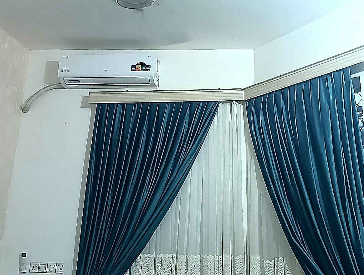 السلام عليكم ورحمة الله وبركاته عندي بيت 100 م طابقين للبيع من يتكون ثلاثه غرف نوم واستقبال وصاله ومطبخ حمامات ثلاثه في حي الامل قريب قنطره سلام. هذا رقمي ***********
