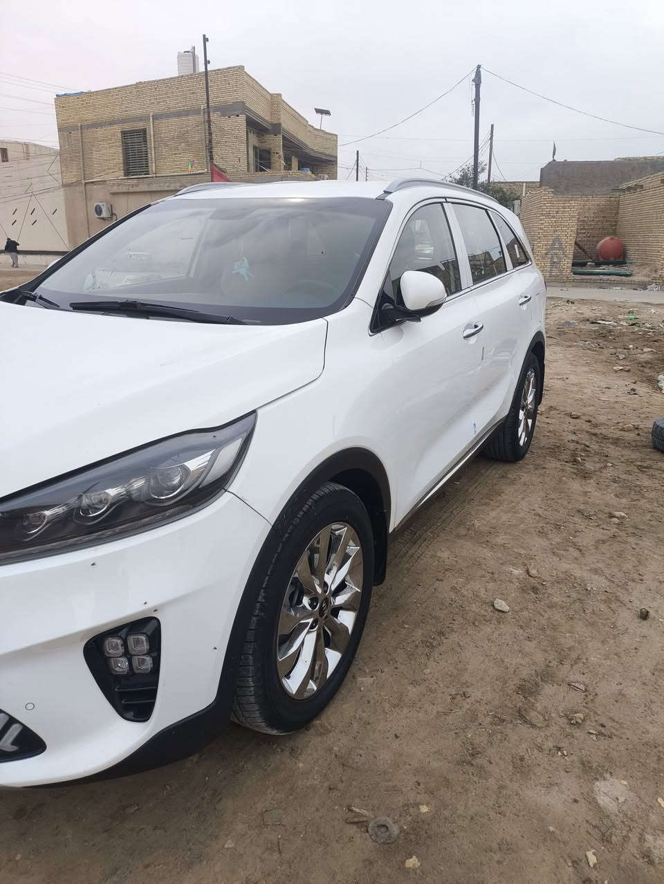 سورنتو للبيع بيه ربع بنيد صبغة وباقي كفالة رقم بغداد مكان سيارة العماره مديل 2020  فول مواصفات ***********
