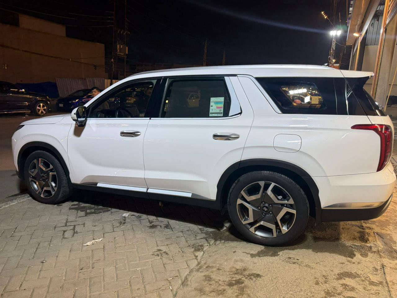 هونداي بلسيد خليجي 1/1
موديل 2025
محرك 3500 6 سلندر 
ناقل حركة اوتوماتيك ذكي ب 8 سرعات 
شاشة وسطية صخمة مع دعم Android Autoو Apple Carplay
مقاعد جلد فاخره مع تدفئه وتبريد 
دبل فتحة سقف - مع اناره محيطية 
انظمة امان متطوره 
رادارات 
تشغيل عن بعد - كاميرات 360 درجة 
وبعد هوايه مواصفات 
مغلفة ppf ضمان خمس سنوات 
ماشية 16000
*********** بغداد الدورة 
السعر 40 الف وبيةة مجال بسيط
