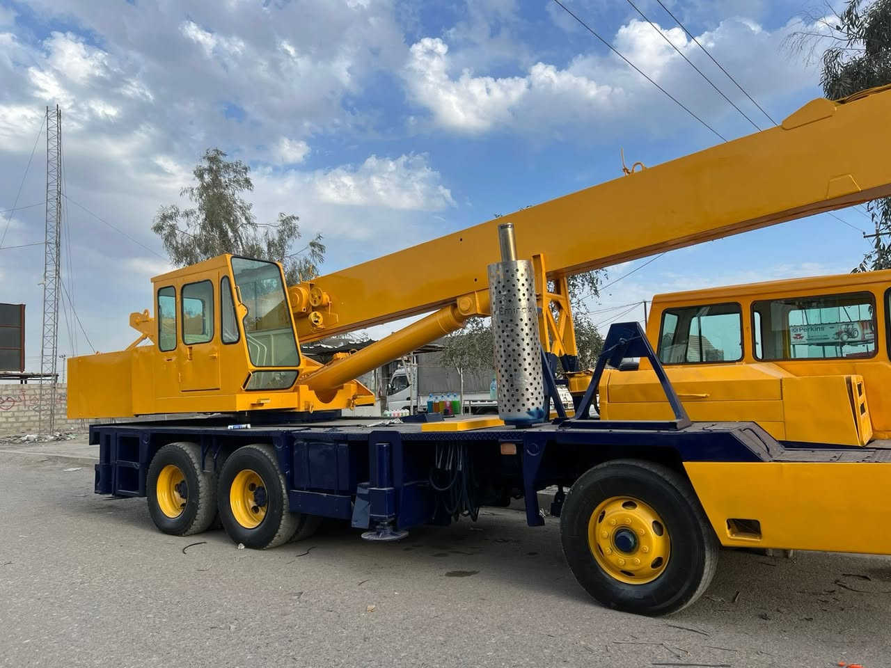 سلام عليكم كرين ٢٥ طن  طاكيو تلاثه سلايت معمر وجاهز كامل من كل نواحي مكان كرين تكريت السعر ٢٥٠ قفل رقم الهاتف ***********
