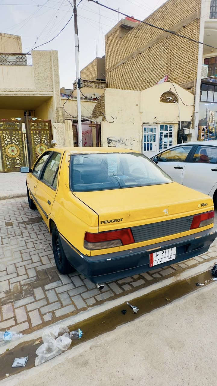 السلام وعليكم بيجو روى البيع مديل 2009 بيهة خياسات بصيطة داخلهة نضاف كير ومكينة نضاف بس الثاني يفلت واكو مشكلة بل ضفيرة مال لايتات ما يشتغلن رقم الماني بغداد السعر 18 وبيهة مجال مكان السيارة بغداد مدينة الصدر التصال ***********واتساب فقط
