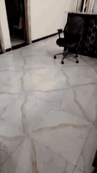 بيت تجاوز مساحه 170م 3غرفه نام واستقبال وترك ومطبخ و3منور وحمام عدد 2موافق خارجي وطرمه  سعر 30بي مجال قليل زعفرانيه دور الصحه قريب مدرسة واسط سده الجنابين مقابل جسر أنبوبي رقم ***********بس واتساب
