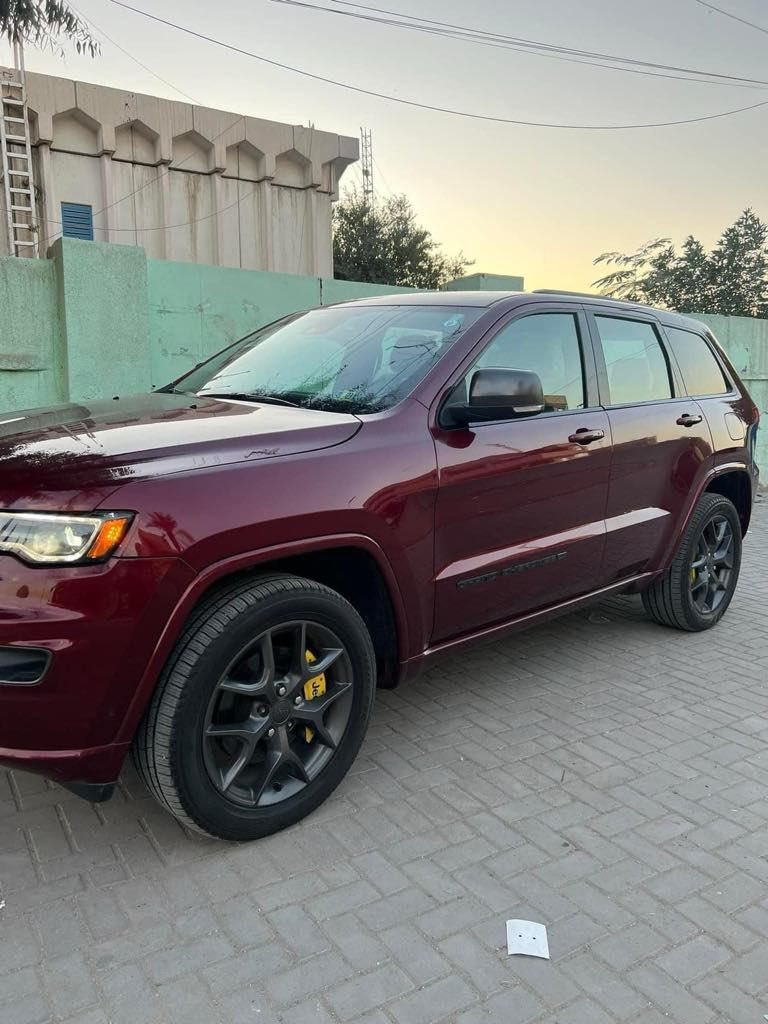 ‏JEEP GRAND CHEROKEE- LIMITEDE - 2021 💪 ثمانينيه

سعة المحرك:- 3.6  V6
المسافة المقطوعه :-33,700 mi   
اللون :- احمر - كرزي
الموديل:- 2021 0

الاضافات#👇👇
 شاشه كبيره نفكيشن ..
فرش جلد اسود
كراسي كهرباء
ويل 18 أنش   
 باب خلفي كهرباء
تشغيل عن بعد
كامره 
بروجكتر زنون 
بنوراما 
كراسي مدفيه+ مبردة 
تحكم سرعه
تحكم مسجل في الطاره
اشاره بالمرايا
حساس تجاوز
كرسي ذاكره 
استيرن متحرك كهرباء 
حساس خلفي
حادث السياره موضح بالصور   … السياره بدون صبغ
والمزيد من الاضافات في عالم JEEP 
الاستفسارات 

  ☎️***********☎️
