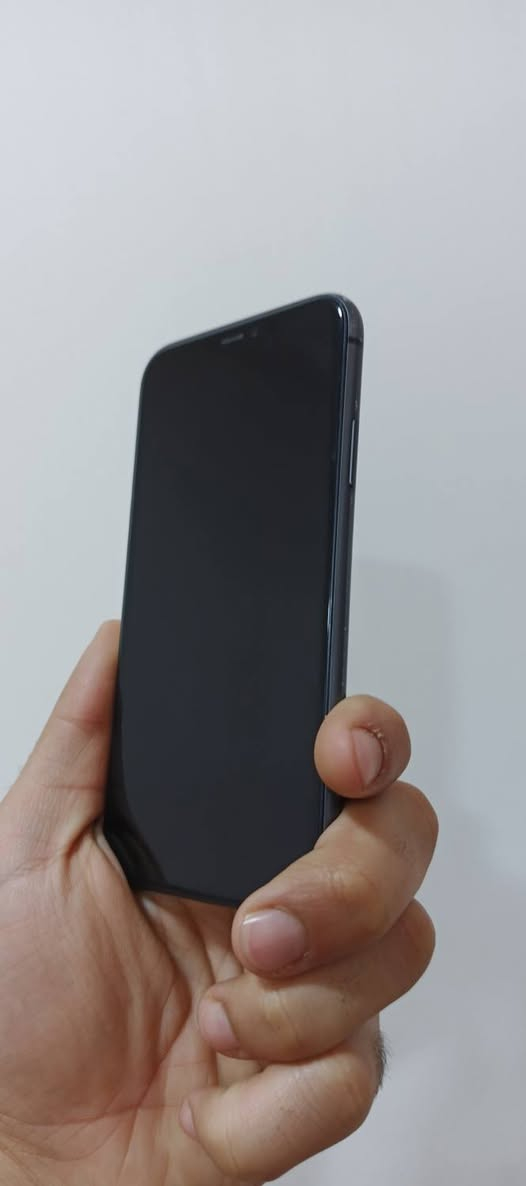 سلام عليكم ورحمة الله وبركاته ايفون11 للبيع جهاز كبس وضع شركة ما مفتوح ذاكره 128 بطارية٧٧ جهاز نضيف كلشي شغال شرط البصمة سعر مناسب التواصل ***********
