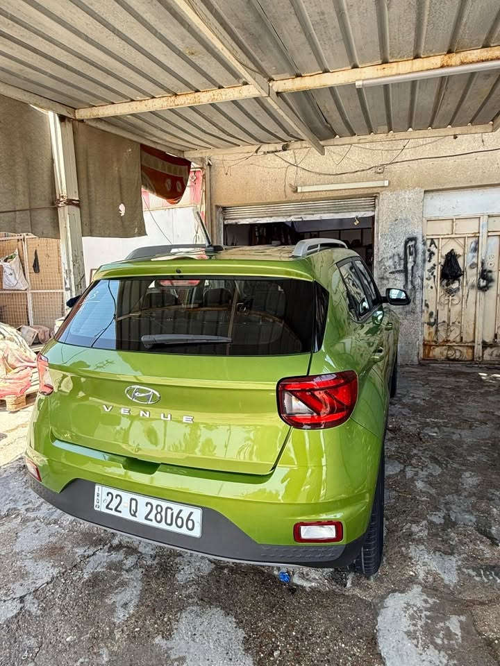 السلام عليكم اخوان مكلف بالنشر 
هونداي ڤينيو موديل ٢٠٢٣ بدون قطرة صبغ فقط بارد حادثها جدا بسيط فول عدا البصمة رقم اربيل الجديد تريد تحويل او وكاله السعر ١٣٣ العنوان بابل المسيب ***********
