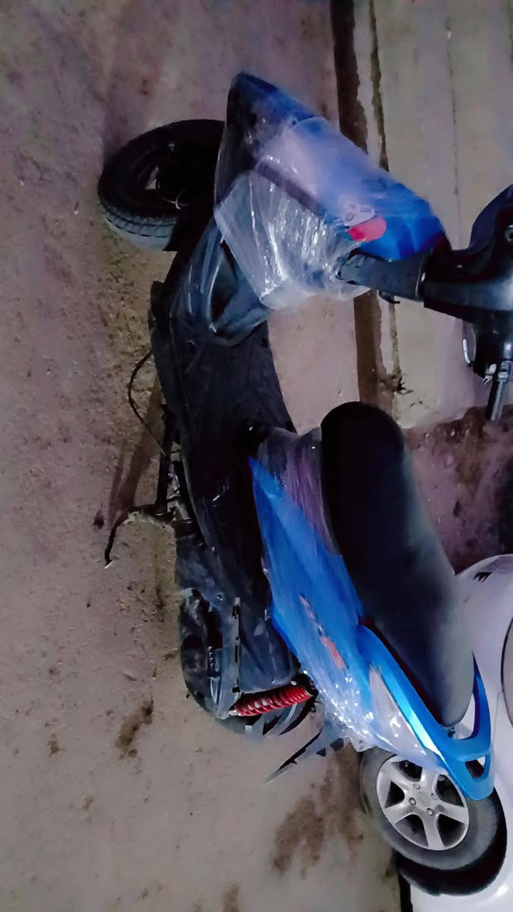 السلام عليكم دراجه ثعلب البيع الدراجه جديده مختمه من الطول ال طول موديل 2008ماشيه 47 مكنيه ناعمه صوتها ما اسمعا نكره سلف اورق موجوده تريد احولك تريد مكاتبه ماعندي شي محتاج فلوس واريد ابيعها السعر 625وبيهامجال الطبيبن عنواني بغداد حي النصر رقم موبايل ***********
