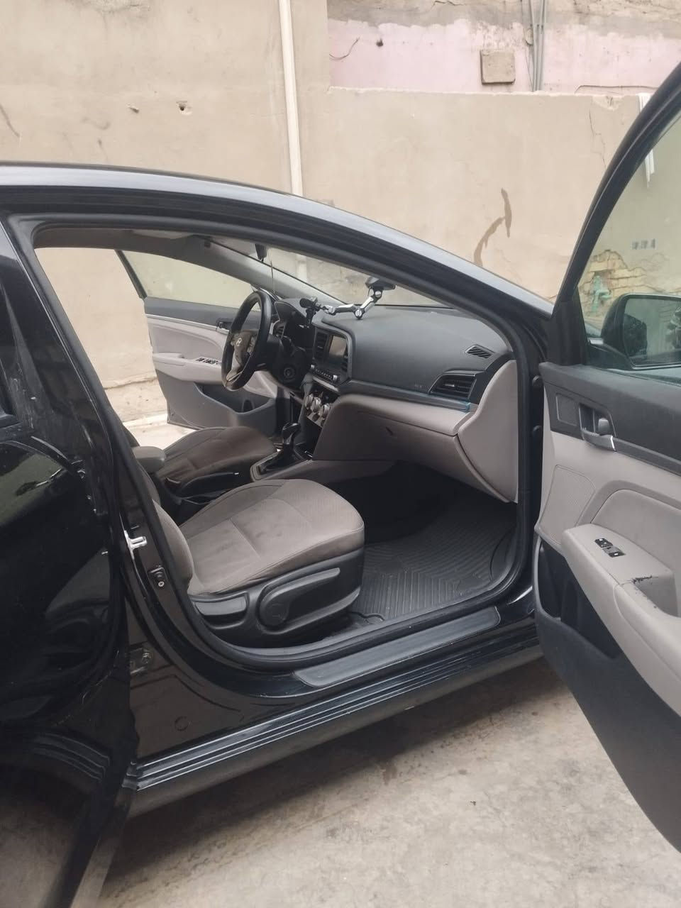 السلام عليكم
النترا 2019
وارد امريكي  مكينه ٢٠٠٠دوش 
بيهه بابين  وجاملغ  
مبدل بدون دواخل 
رقم اربيل  تحويل مباشر
السعر 125وبيها مجال 
لتواصل ***********
***********
