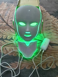 قناع وجه • ٧ ألوان • شاحن تايب سي