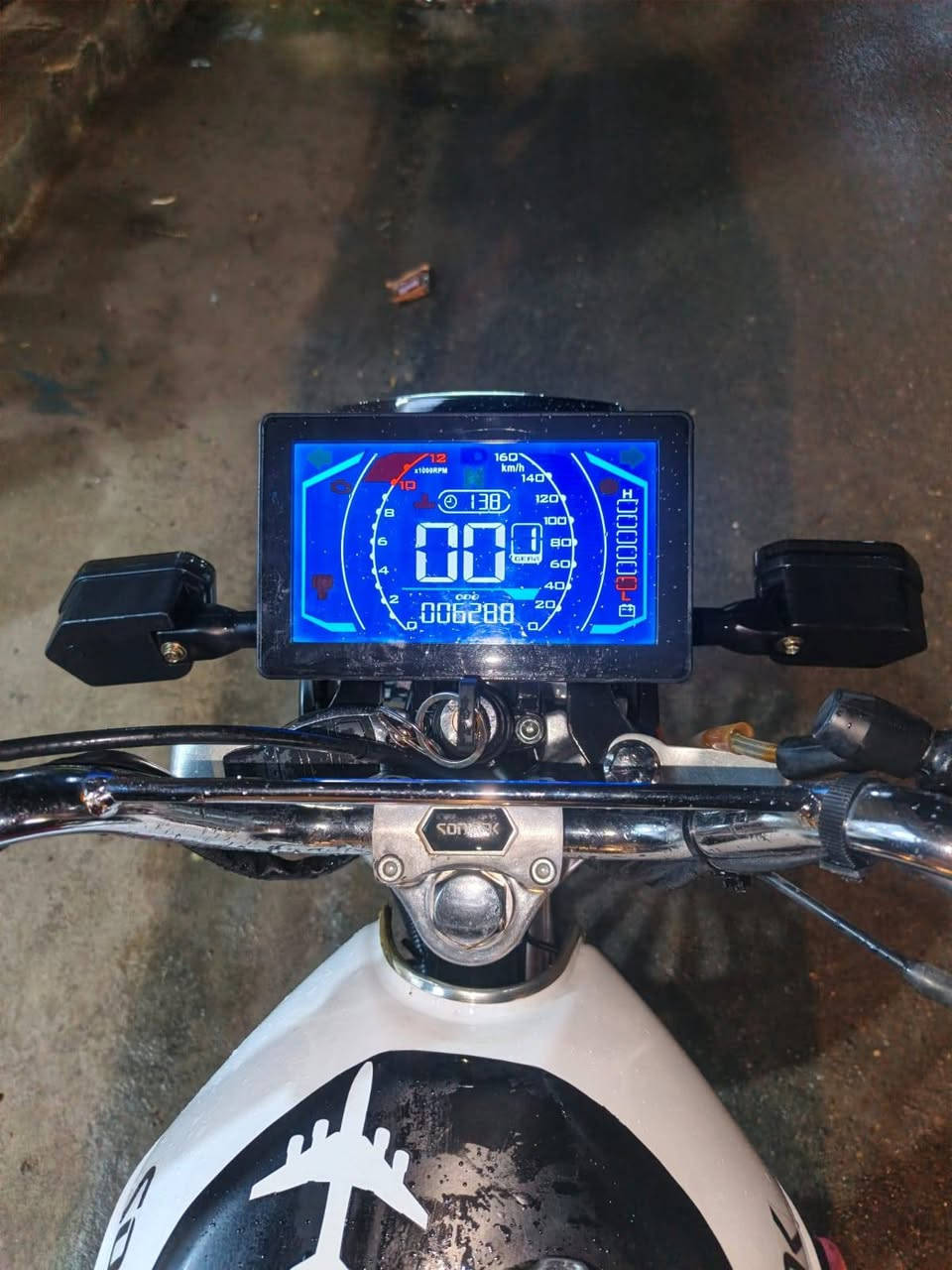 السلام عليكم سيفان سونك 2025  محرك اسود 200 مامفتوح بيها برغي دراجه جاهزه مابيها نقص السعر 775 وبيها مجاال مكانها ديالى جديده الشط. ***********
