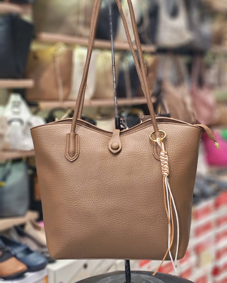 15 الف دينار وبسس من سيدار الزهور
تخفيضات حقيقيه للحقائب النسائيه للمتفاعلين🎁
للحجز والاستفسار مراسلة الصفحه او *********** واتس
