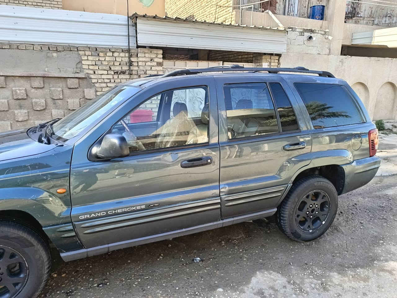 السلام عليكم جيب شيروكي موديل 2002 بيها جاملغ الأيسر الامامي مبدل تخم تاير السيارة عليها إدامة كامله صدر امامي خلفي جديد كهربائيات كلها شغاله تدفئة تبريد نقص بس غاز مكينة بيها تبخير حجم المكينه 8سلندر بدون تنقيص رقمها سليمانية باسم كردي السعر 60 وبيها مجال قليل سنويتها 2029 الهاتف ***********
