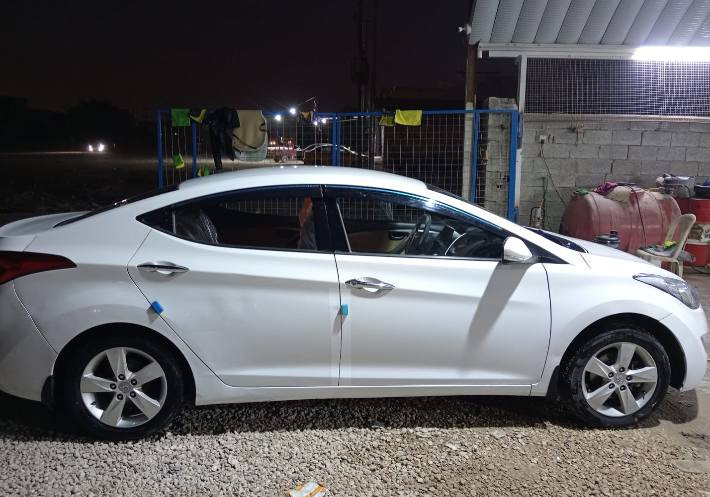 السلام عليكم 
هيونداي النتره مديل 2014 باسم شركه 
فقط جاملغ صوب السايق وبيه كارت وبارد قليل 
مواصفات عاديه تحكم ستيرن مكينه 1800 السياره نظيفه وماعايزه اي شي رقم شمالي جديد سنويه جديده للاستفسار*********** النجف, العراق
