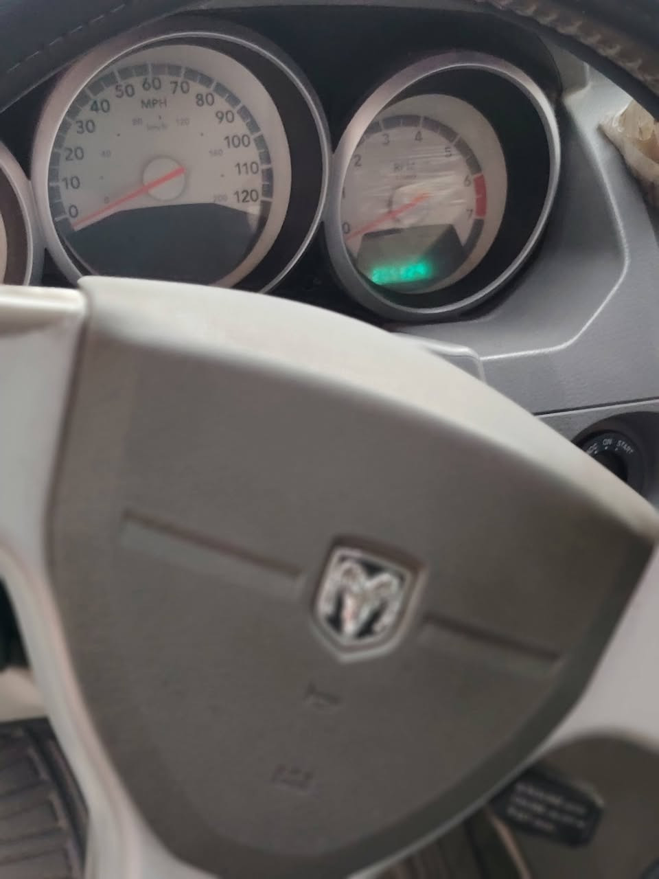 السلام عليكم.اخواني الأعزاء. دوج كرفان ٢٠٠٩ للبيع. الموديل ٢٠٠٩ وارد أمريكي كلين فئة sxt الأبواب كهرباء الجنطه ميكانيك. المحرك ٣٨٠٠ والكيربحاله جيده. الجام كهرباء. شاشه وكامره.. رقمه كربلاء الجديد ومميز.. وبعد بيه مواصفات. السعر ١١٧.. مكان السياره كربلاء طويريج رقم صاحب السياره ***********..،. مكلف بالنشر.. مع التقدير
