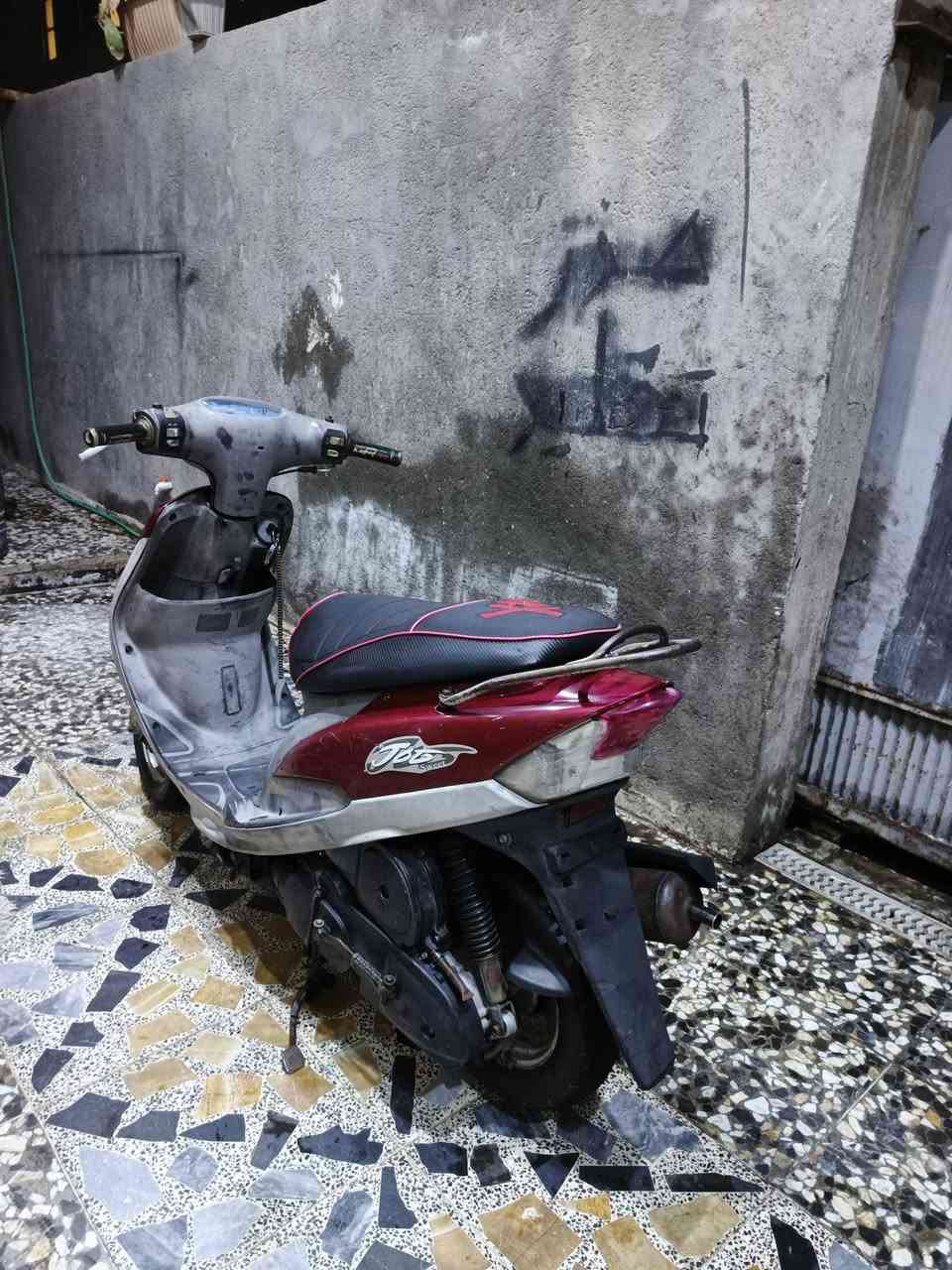 سلام عليكم دراجه ماكس منغولي 49 لبيع مكينه مجفته مره وحده خير من الله أو كفرات أصله بس صابغهن كابريتر بلادي شلعه معدل بيه نواقص جاملغ أمامي حساس بريك دراجه نكره سلف بيه صالنصه رياضي بلادي أول كلج خلفي رياضي أمامي بلادي سعره 450 مجال بسيط كلش ما يعجبه سعر لا يعلق يكسر بيه رقم *********** ما متواجد خاص اتصل فقط
