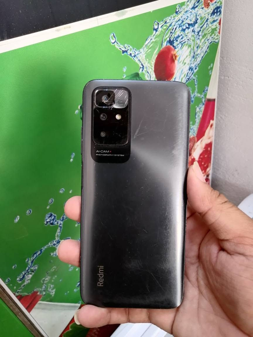 السلام عليكم جهاز للبيع ريدمي نوت 11 4G ذاكره 128 سعر 100  بيه طكه بل عدسه صورته حلوه مو يم تصوير شراي يتصل على هذا الرقم *********** الحناكية, المدينة
