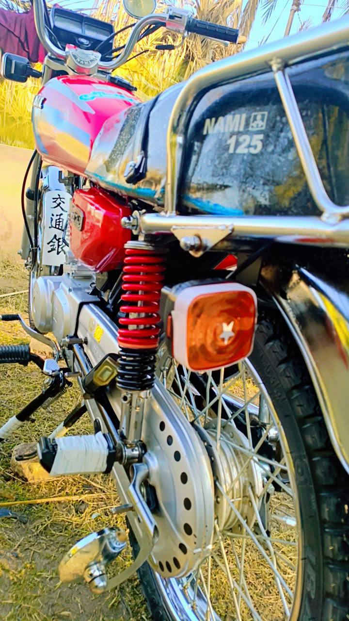 السلام عليكم دراجه للبيع شلامشه اوراق اصول واحد و 100 وبيها مجال***********
