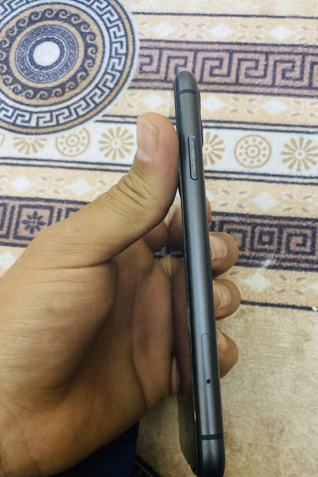 السلام عليكم ورحمة الله وبركاته 
ايفون 11كامرتين ياباني اسود ذاكره 128 مامفتوح بيه برغي استخدام شخصي بطاريه اصليه ما مبدله كلشي بيه على وضع الشركه بطاريه 79 السعر 325بيه مجال اخو الجديد زلق مابيه ابدا يرهم مراوس 13كامرتين مكان القرنه ***********
