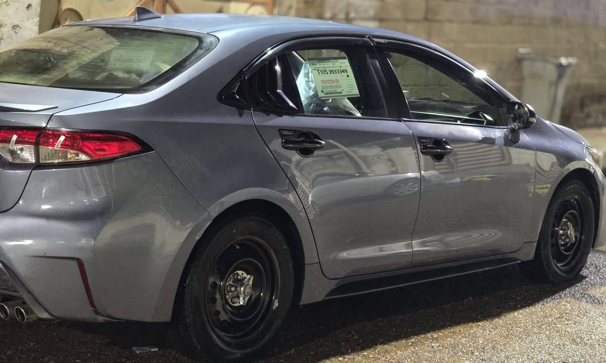 كورلا موديل 2021 امريكي رقم بغداد
فووول مواصفات 
١-فتحه سقف 
٢-بصمه تشغيل 
٣-اشاير بالمري 
٣-نضام ترحيب عند الاقتراب 
٤-تحكمات ستيرن 
السياره ماشيه 95 الف 
كير ومحرك كفاله 
تخم تاير جديد 
لايتات زرع عدسات LED جديد 
ادامه كامله للسياره جديده دهن محرك وكير جديد 
ضررها فقط بنيد مبدل 
والجاملغ نفسه راجع ومصبوغ وبيها طخه بسيطه بقبق الصندوك ومصلحه وجاهزه 
مكان السياره الفلوجه 
السعر 137
للاستفسار ***********
