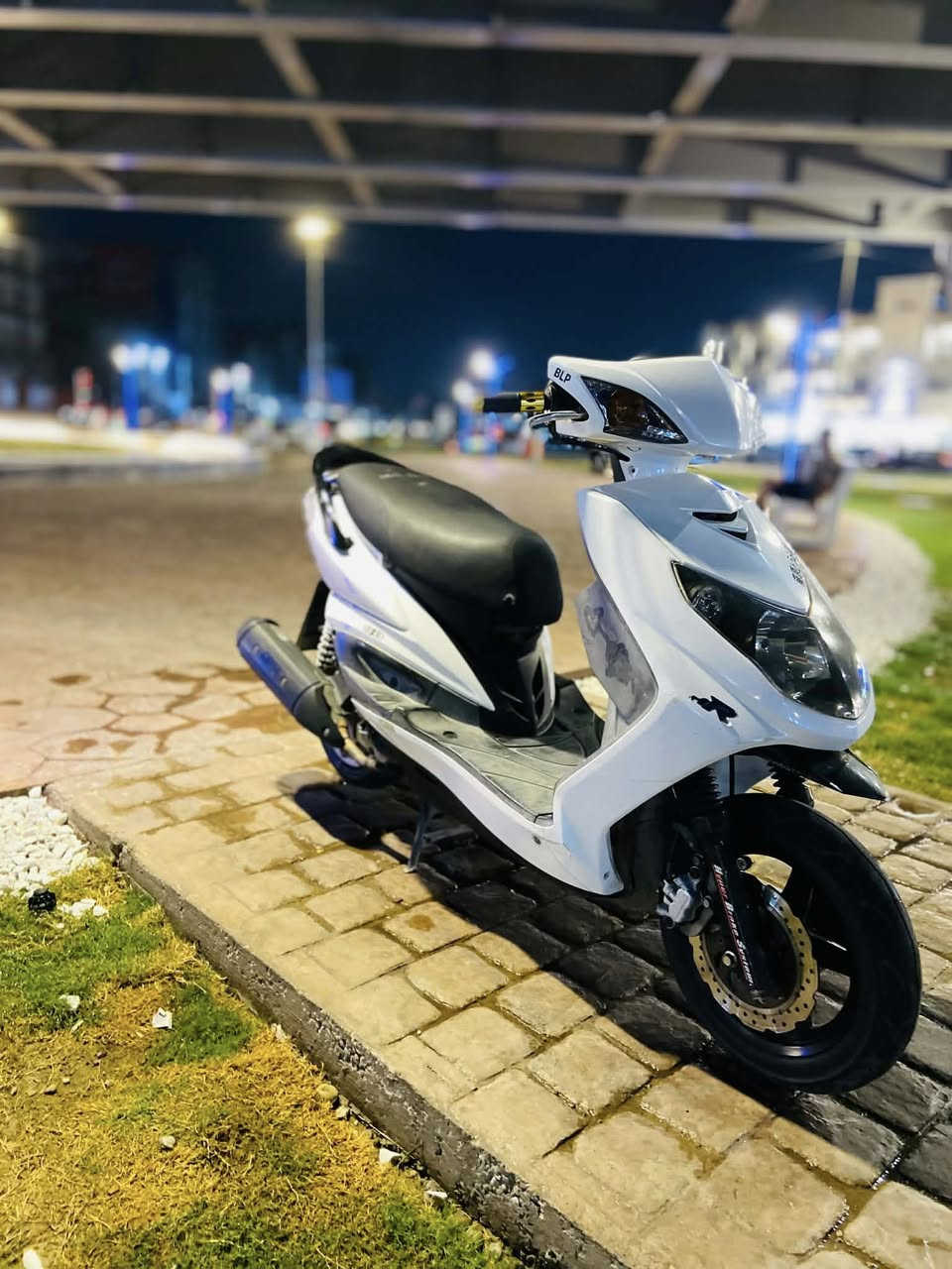 السلام عليكم دراجة سكنس للبيع حلوة ونطيفة محركهة على وضعية البلاد وكلجاتهة نظيفة ودراجة بيهة شخوط بسيطة ودراجة كفرهة مرتب ومشيهة حلو السعر ٧٠٠ وبيهة مجال بسيط للطيبين المكان بغداد تقاطع كسرة وعطش في منطقة علاوي اسمر رقم  
 للأستفسار ***********
