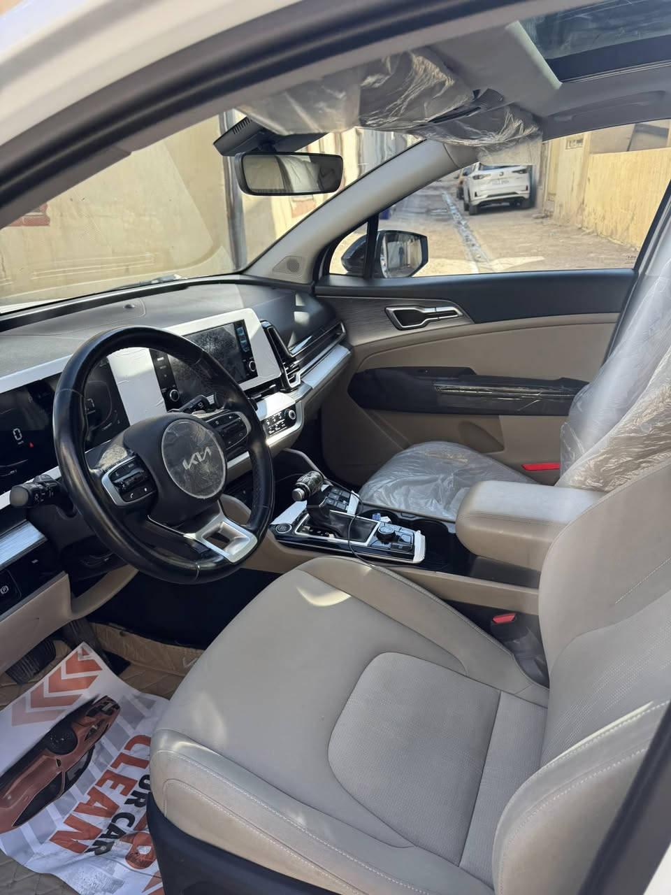 السلام عليكم
سبورتج 2023
فول مواصفات 
اعلى فئة 
ماشية41 الف
بانوراما
كشنات كهرباء
تدفئة ستيرن
تدفئة بلكشنات
حساسات امامي خلفي
جنطة كهرباء
وخير من الله مواصفات بعد
شرط التحويل 
السعر223
مكان بغداد زيونة
***********
