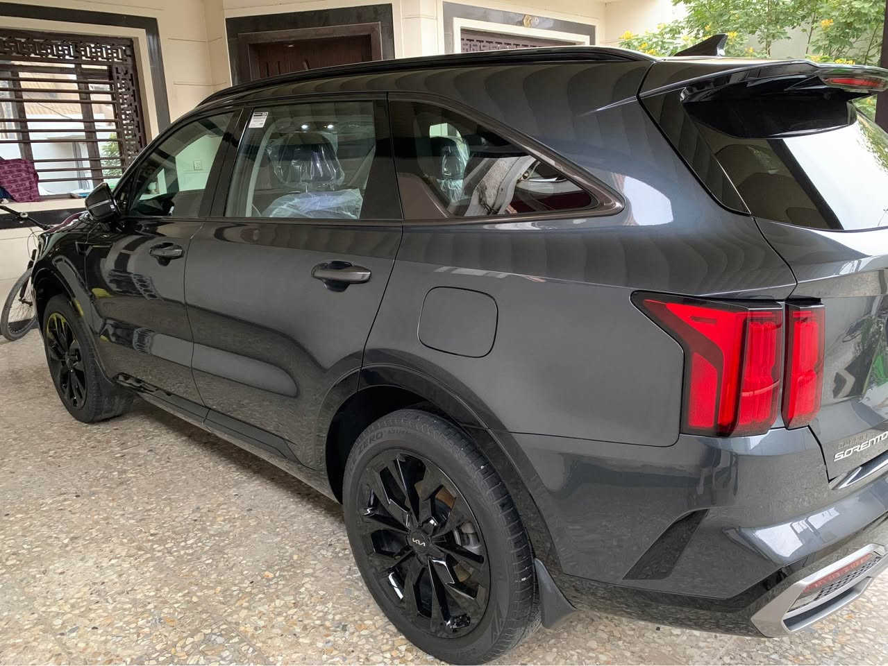 کیا سورينتو.2023 
 فل مواصفات  VIP كشن منفصل 
 KIA SORENTO 2023 
 
وارد كندي  (كلين تايتل ) مكفولة كفالة عامة من كلشي من دعامية لدعامية حالة الوكالة الزيرو 
محرك 2.5 T.GDI
كير DCT 8 نمر 
فور ويل 4x وضعيات قيادة 

ماشية13,000  
تشغيل عن بعد
بانوراما
فتح الصندوق كهربائي
دوسات أبواب المنيوم !! اريل نفكيتر
حساسات أمامية
حساسات خلفية
حساسات 360 درجة  
لايت زينون + LED كشافات
بك لايت LED
قبضات أبواب من الألمنيوم
دخول بصمة ذكي
ويل 20 اسود كروم 
حساسات ضغط الاطارات
اشارة في المرايا الجانبية
مري كهرباء 
عدد AIR BAG 8 
هاند بريك كهرباء
Apple Carplay شاشة كاميرا دوارة
شفتات ستيرن 
رادار امامي 
توقف ذاتي 
نقطة عمياء 
خروج مسار 
قيادة ذاتية 
كشنات تدفئة +كهرباء 
كشن خلفي منفصل كهرباء +تدفئة 
دشبول وابواب  صاج 
شاحن هاتف Wireless
مخرج منفذ الطاقة
3 قطع تبريد
أوتو هولد Auto Hold
سيارة جديدة جداً 
رقم اربيل جديد  باسمي 
    

للاتصال.   
*********** بغداد, العراق
