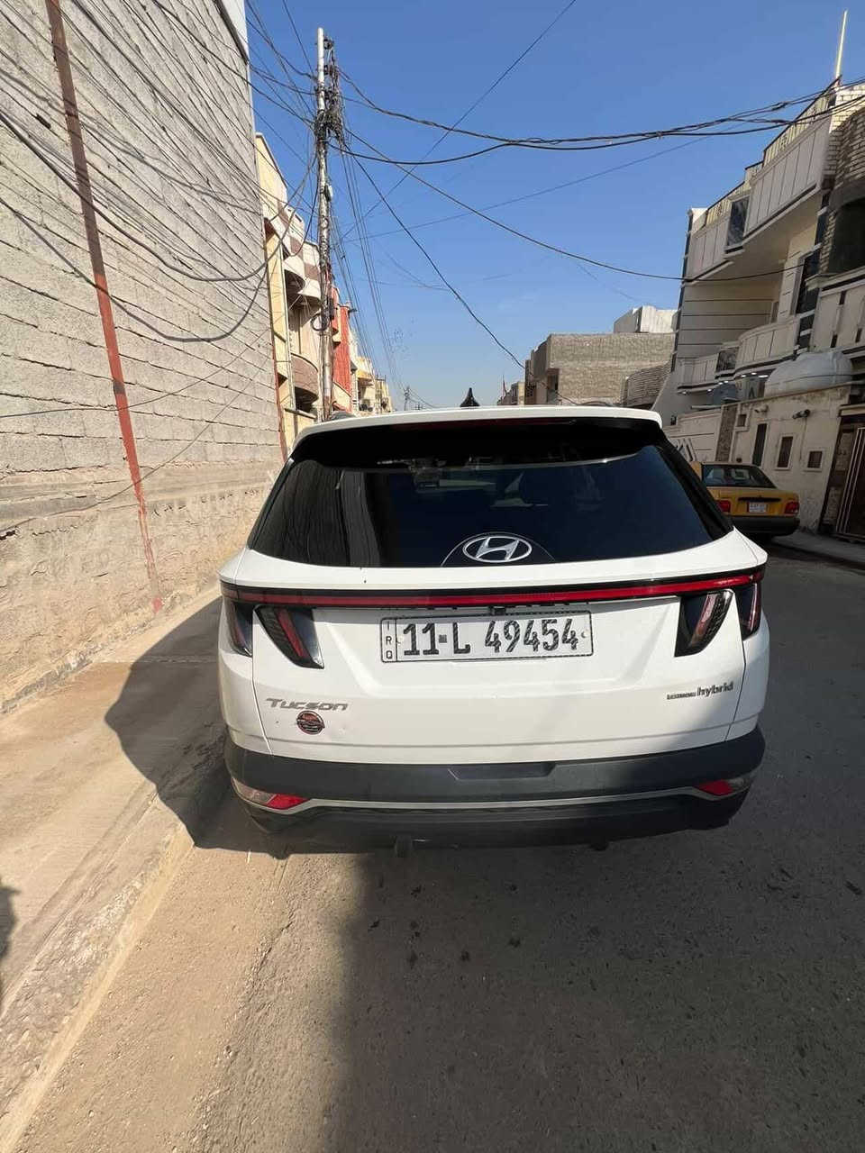 سلام عليكم
توسان هايبرد 2022فولل 
وارد امريكا السيارة فول مواصفات 
ماشيه 71الف فقط السياره جديده
بنراما قطعتين 
بصمه تشغيل 
تشغيل عن بعد
مكينه 1600 تيربو
السياره فور ويل دفع رباعي 
كراسي كهرباء ⚡️ 
كشنات هيتر تبريد 
هاند بريك بصمه
شاحن واير ليس
شاشه ابل كار بلي 
 دشبول ايباد
قطعتين تبريد
حساس امامي وخلفي 
لايت زينون + LED
كشافات زينون
ويل كب 19
شفتات مقود
مثبت سرعه
نظام مانع الانزلاق 
نظام نزول منحدرات
نظام الايزو فكس
درايف مود SMART/SPORT/Eco/
اشاير بل مري والمري 
هواي بيها مواصفات

صور الحادث موجوده بل منشور بيها 3 قطع صبغ  
الشراي يتصل بي واتس
بيع فقط بدون مراوس  
مكان السياره بغداد
للأستفسار  ***********
