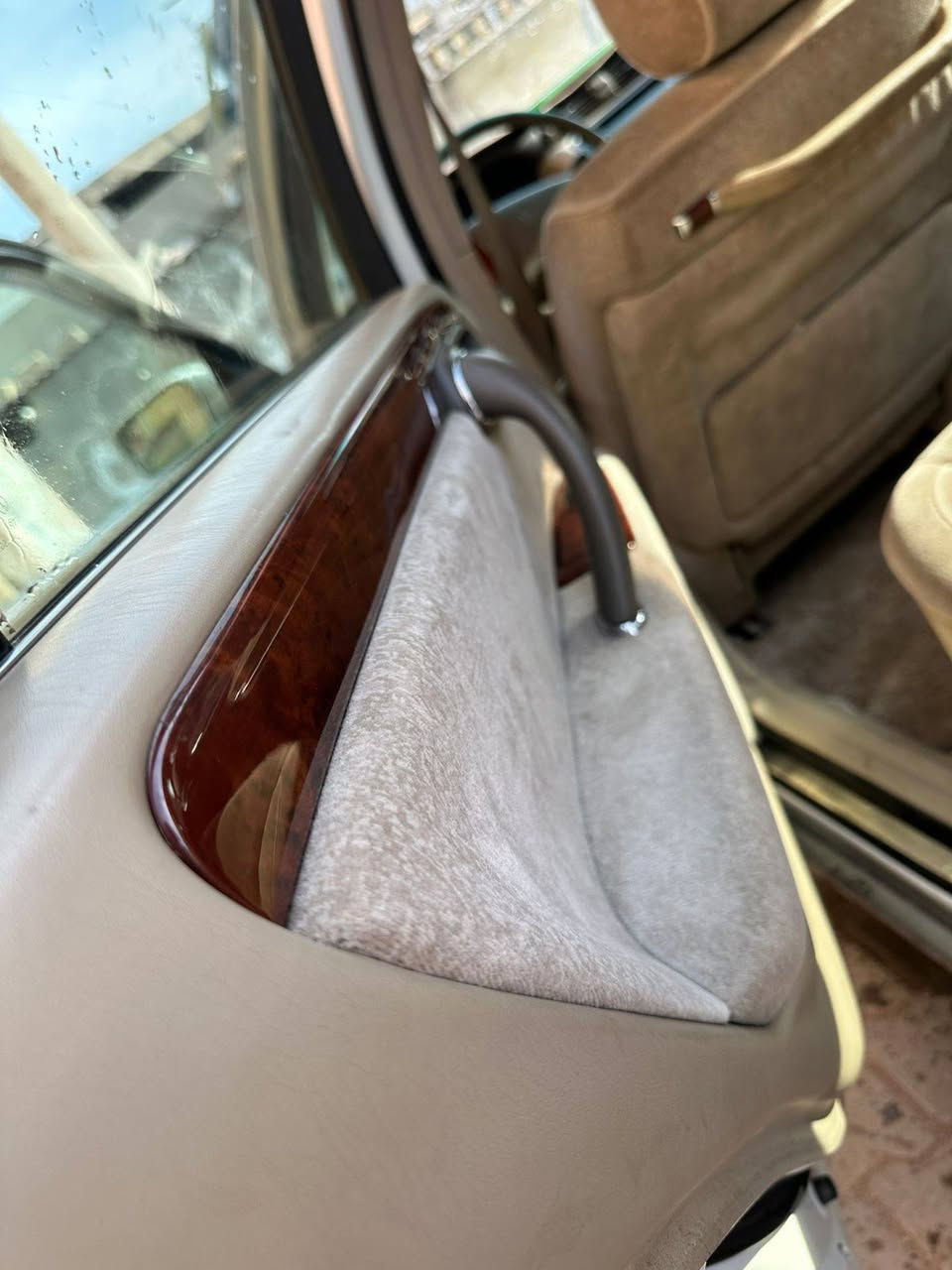 جنون للبيع بدون كص مكفوله بس بالباب
سعر 65بيها مجال ***********0 مروس مقبول
