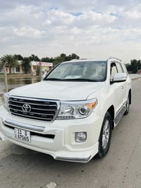 لاندكروز 2013 اصلي باب اول  فول مواصفات للأخير معرفة موصفاتها بدون صبغ...