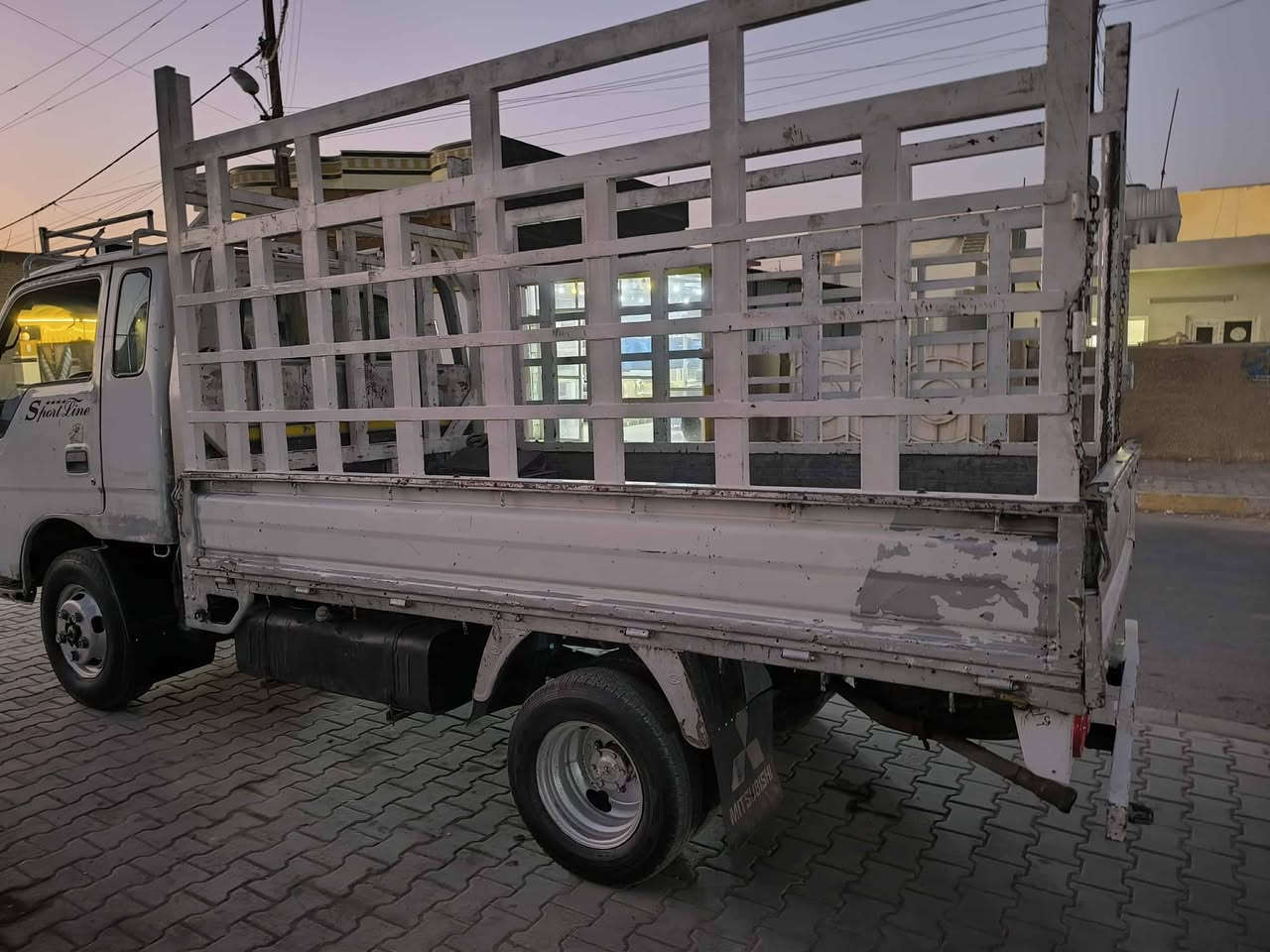 كيه حمل موديل ٢٠٠٠ فونتيره قماره قلاب رقم بغداد السعر ٨٥ وبيه مجال *********** او ***********
