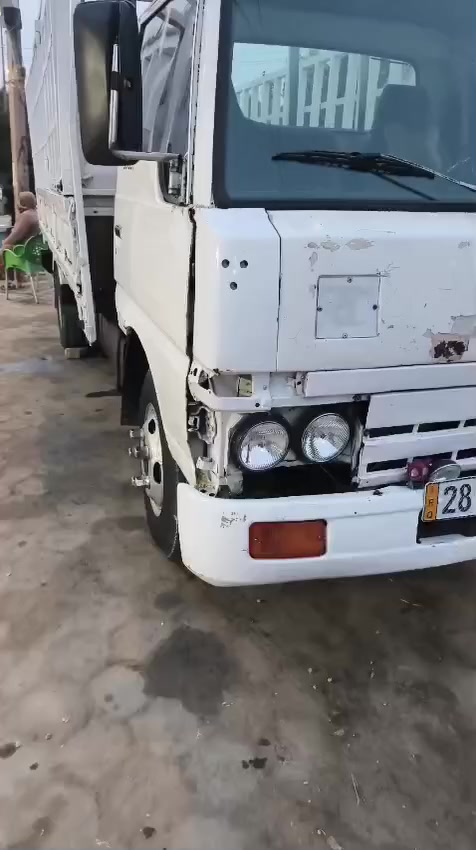 سياره نيسان ياباني الموديل 92 مكينه وكير فحل رقم انجليزي باسمي العنوان نجف***********
