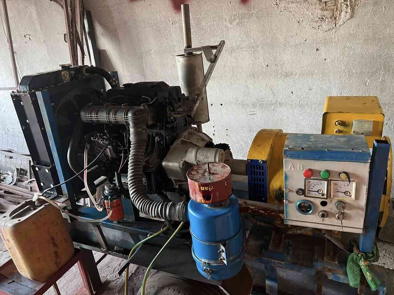 للبيع كتر (10) حصان عراقي ومولد كيا (2701) راس توليد 30 لا تبخير لا تنقيص محرك مامفتوح صار شهر شادله راديتر جديد ومجهزه من كلشي السقيفه مال المولد موجوده بس اني فاتحه للستفسار الاتصال على الرقم *********** غير متواجد على الفيس اتصل وتدلل
