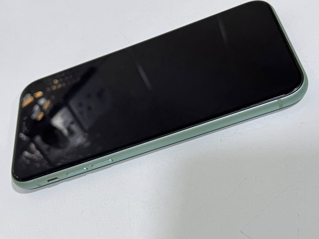 السلام عليكم 
ايفون 11 عادي ذاكره 128 بطاريه 84 شرط لامصعده ولا مبدله ولاشي جهاز حيل حيل نظيف شخط ما بينو معانو كارتون وكيبل شحن السعر 300 وبي مجال بسيط 
*********** واتس اب فقط متواجد
