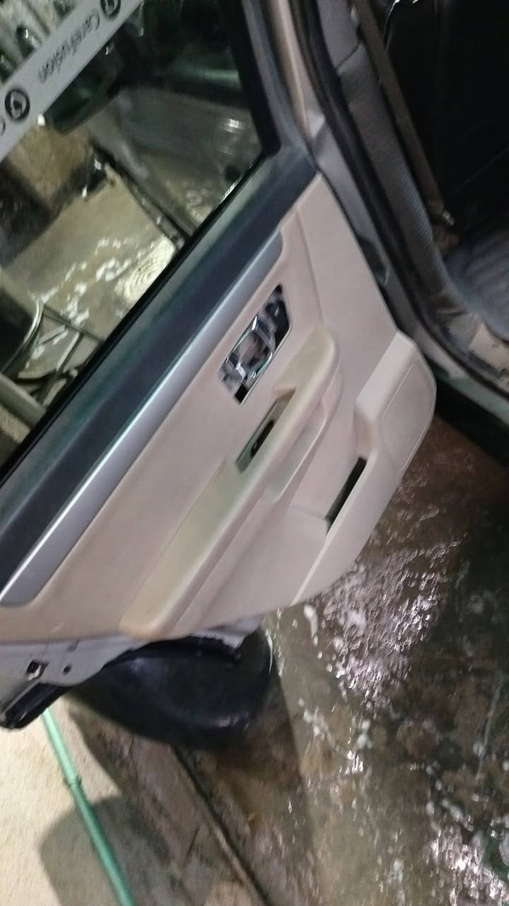 سلام وعليكم سياره سوسوكي مديل ٧ سياره كير مكينه كفاله بيه ملحضات بل كشر داخله نضيف كلش رقم نكليزي رقم الهاتف *********** مكان سياره بغداد سعر 54 وبيه مجال
