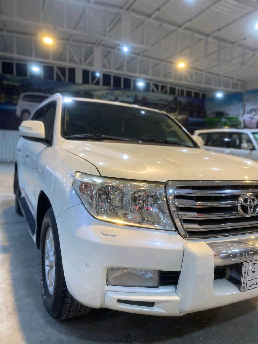 يالله لاندكروز 2011 ستينيه اصل فول موصافات 1/1 
رقم  جديد أنكليزي الدولي باسمي 
هزة وسنويه مجددة لغايه 2030 🔴
شرط تحويل ووكاله 
كفاله عامه من ضربه /وصبغ /وتبديل // ✅
مواصفات GXR.i يعني فول vip اصل ستينيه 
فتحة سلايت رؤف 
محرك 6سلندر وضع شركة 
بصمه + بصمه ابواب 
7راكب                     
ثلاث قطع تبريد 
كشنات جلد بقلاوة 
كرسي كهرباء 
٨ ايرباك
تحكمات ستيرن 
فور ويل  
دشبول ليزري 
عتب ليزري 
ثلاجة 🧊
شاشة بلاد 
كامرة خلفيه
دفلوك ونضام زحف 
لايت زنون اصل 
لد آمامي خلفي 
اشاير بلمري 
اشاير بلجاملغ
حساس امامي خلفي 
ارضيات جلد مال شركه تويوتا الأصليات

مكينة كفالة عامة لاتبخير لاتنقيص ولاصوت 
كير وضع الشركة مكفول كفالة عامة 
تخم تايرات اربعه جديدة دنلوب ياباني اصلي 
الحدادية الاماميه والخلفيه كلها جديدة وجاهزة
تبريد ثلج منظومة تبريد كاملة

السيارة مكفولة كفالة عامة من ضربة وصبغ وتبديل 
والسونار داخل المنشور كلشي موضح بلنشر ،المسافة المقطوعة 280 ألف كم
السعر 325 ورقة وبيها مجال 
رقم اربيل الجديد 

مكاني النجف //الكوفة للاتصال/***********
ا