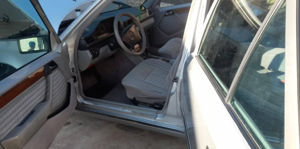 مارسدس دب وضع شركه محرك اربعه دي خراطيم حجم 300E الشرعي يبيعك مارد مراسله شراي اتصل
***********
